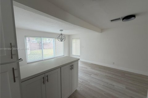 Casa en alquiler en Fort Lauderdale, Florida, 3 dormitorios, 112.41 m2 № 2007432 - foto 25