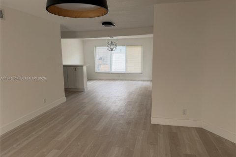 Casa en alquiler en Fort Lauderdale, Florida, 3 dormitorios, 112.41 m2 № 2007432 - foto 17