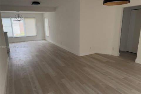 Casa en alquiler en Fort Lauderdale, Florida, 3 dormitorios, 112.41 m2 № 2007432 - foto 15