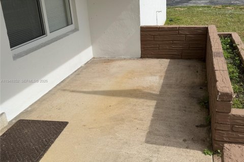 Casa en alquiler en Fort Lauderdale, Florida, 3 dormitorios, 112.41 m2 № 2007432 - foto 2