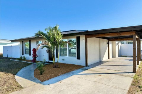 House in Port Charlotte, Florida 2 bedrooms, 95.88 sq.m. № 2107230