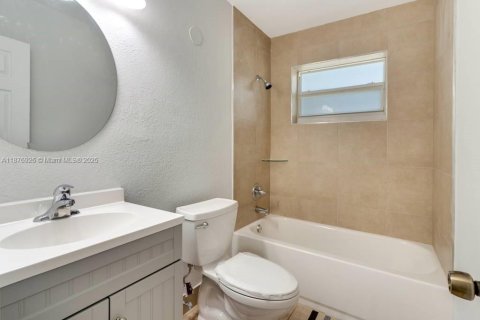 Villa ou maison à louer à Hollywood, Floride: 3 chambres, 94.02 m2 № 1924154 - photo 16