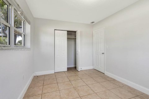 Villa ou maison à louer à Hollywood, Floride: 3 chambres, 94.02 m2 № 1924154 - photo 18