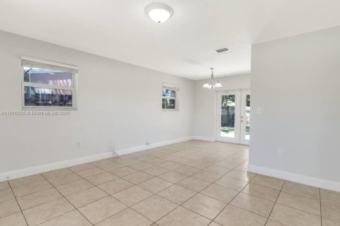Villa ou maison à louer à Hollywood, Floride: 3 chambres, 94.02 m2 № 1924154 - photo 4