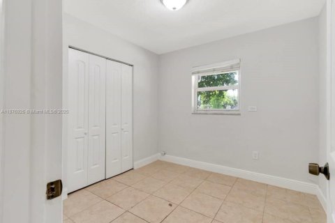 Villa ou maison à louer à Hollywood, Floride: 3 chambres, 94.02 m2 № 1924154 - photo 10