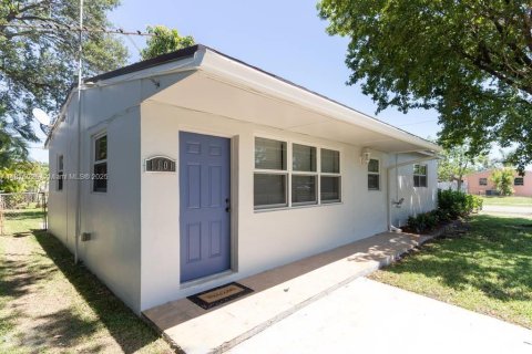 Villa ou maison à louer à Hollywood, Floride: 3 chambres, 94.02 m2 № 1924154 - photo 2