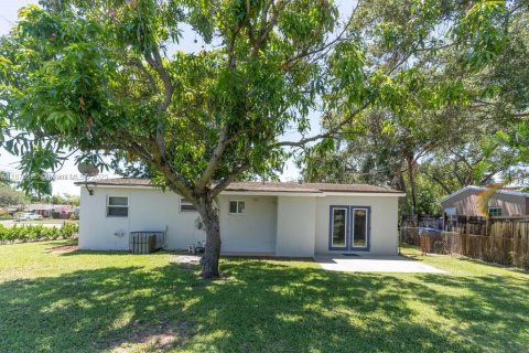 Villa ou maison à louer à Hollywood, Floride: 3 chambres, 94.02 m2 № 1924154 - photo 21