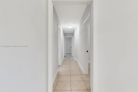 Villa ou maison à louer à Hollywood, Floride: 3 chambres, 94.02 m2 № 1924154 - photo 9