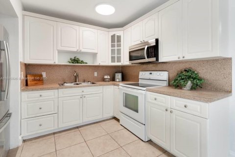 Villa ou maison à louer à Hollywood, Floride: 3 chambres, 94.02 m2 № 1924154 - photo 7