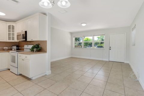 Villa ou maison à louer à Hollywood, Floride: 3 chambres, 94.02 m2 № 1924154 - photo 5