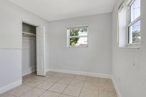 Villa ou maison à louer à Hollywood, Floride: 3 chambres, 94.02 m2 № 1924154 - photo 20