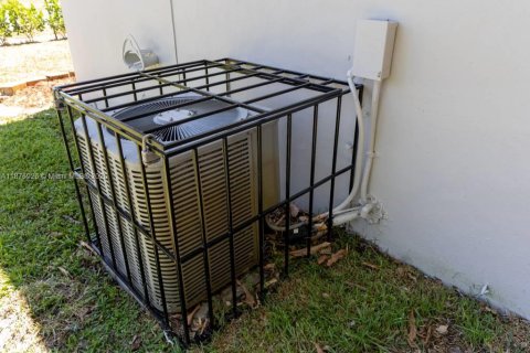 Villa ou maison à louer à Hollywood, Floride: 3 chambres, 94.02 m2 № 1924154 - photo 30