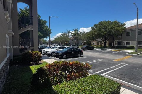 Condominio en alquiler en Cutler Bay, Florida, 2 dormitorios, 75.9 m2 № 1968739 - foto 3