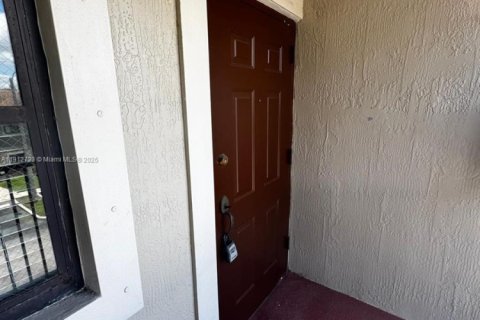 Condominio en alquiler en Cutler Bay, Florida, 2 dormitorios, 75.9 m2 № 1968739 - foto 4