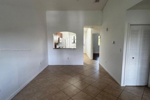 Condominio en alquiler en Cutler Bay, Florida, 2 dormitorios, 75.9 m2 № 1968739 - foto 5