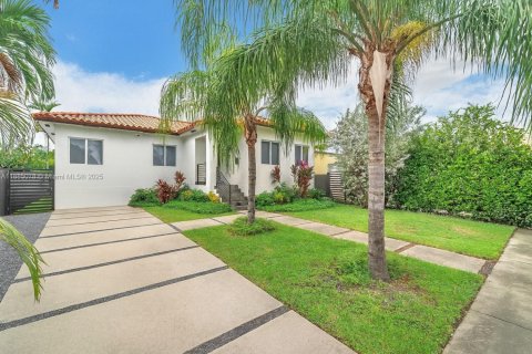 House in Miami, Florida 4 bedrooms, 155.61 sq.m. № 1930434 - photo 3