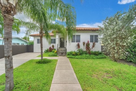 House in Miami, Florida 4 bedrooms, 155.61 sq.m. № 1930434 - photo 4