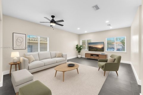 House in Miami, Florida 4 bedrooms, 155.61 sq.m. № 1930434 - photo 6