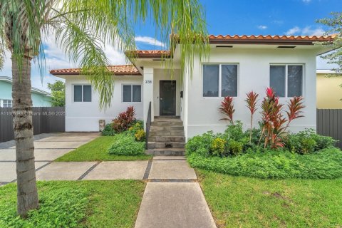 House in Miami, Florida 4 bedrooms, 155.61 sq.m. № 1930434 - photo 2
