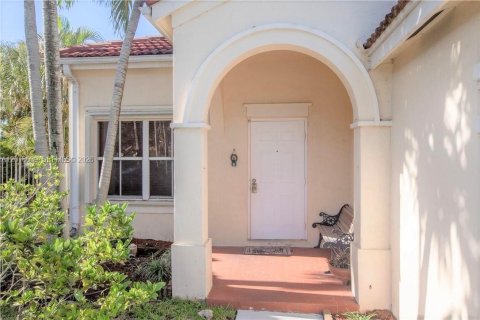 Villa ou maison à louer à Weston, Floride: 3 chambres, 141.4 m2 № 2086211 - photo 2