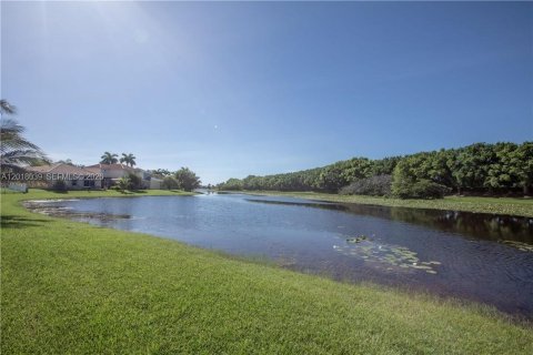 Villa ou maison à louer à Weston, Floride: 3 chambres, 141.4 m2 № 2086211 - photo 25