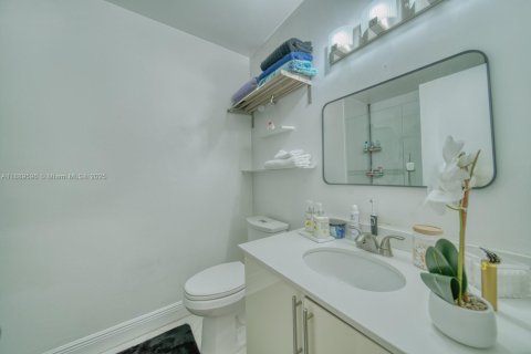 Villa ou maison à louer à Miami, Floride: 2 chambres, 102.19 m2 № 1938905 - photo 7