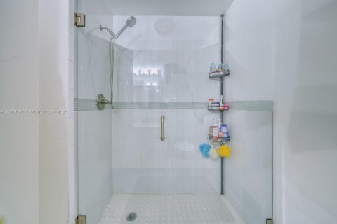 Villa ou maison à louer à Miami, Floride: 2 chambres, 102.19 m2 № 1938905 - photo 6