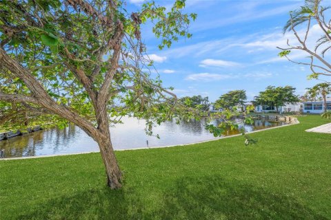 Condo in Longboat Key, Florida, 2 bedrooms  № 1797914 - photo 7