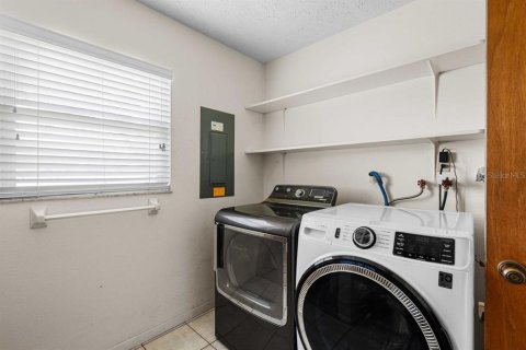 House in Dade City, Florida 2 bedrooms, 176.98 sq.m. № 1876439 - photo 18