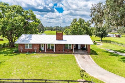 House in Dade City, Florida 2 bedrooms, 176.98 sq.m. № 1876439 - photo 1