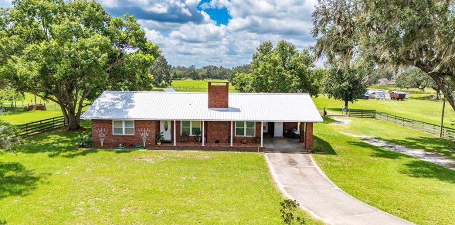 House in Dade City, Florida 2 bedrooms, 176.98 sq.m. № 1876439