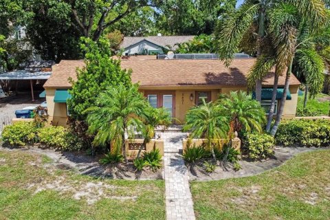 House in Tampa, Florida 3 bedrooms, 186.55 sq.m. № 2321075