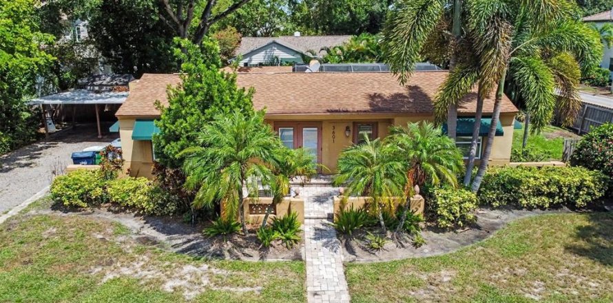House in Tampa, Florida 3 bedrooms, 186.55 sq.m. № 2321075