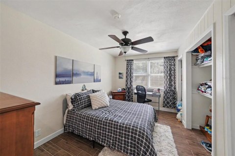 House in Tampa, Florida 3 bedrooms, 186.55 sq.m. № 2321075 - photo 14