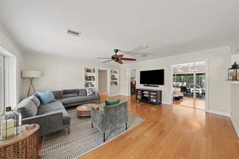House in Tampa, Florida 3 bedrooms, 186.55 sq.m. № 2321075 - photo 5