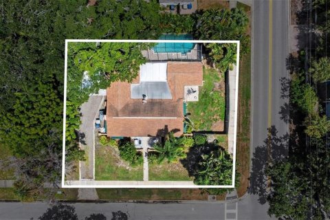 House in Tampa, Florida 3 bedrooms, 186.55 sq.m. № 2321075 - photo 23