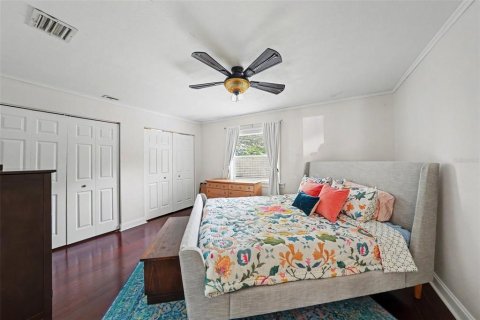 House in Tampa, Florida 3 bedrooms, 186.55 sq.m. № 2321075 - photo 10