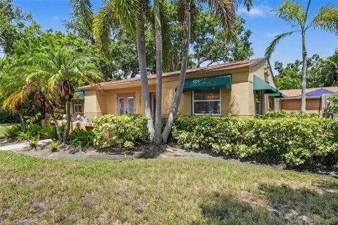 House in Tampa, Florida 3 bedrooms, 186.55 sq.m. № 2321075 - photo 16