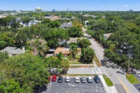 House in Tampa, Florida 3 bedrooms, 186.55 sq.m. № 2321075 - photo 25