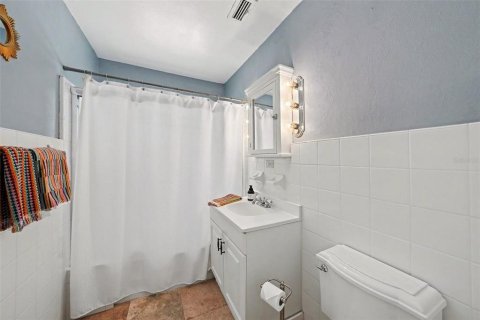 House in Tampa, Florida 3 bedrooms, 186.55 sq.m. № 2321075 - photo 13