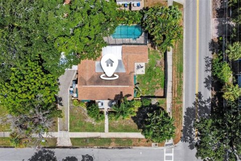 House in Tampa, Florida 3 bedrooms, 186.55 sq.m. № 2321075 - photo 20