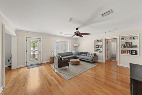House in Tampa, Florida 3 bedrooms, 186.55 sq.m. № 2321075 - photo 4