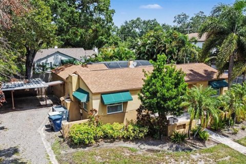 House in Tampa, Florida 3 bedrooms, 186.55 sq.m. № 2321075 - photo 18