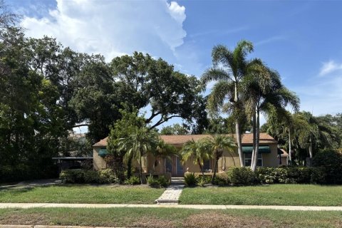 House in Tampa, Florida 3 bedrooms, 186.55 sq.m. № 2321075 - photo 30