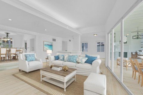 House in Miami Beach, Florida 4 bedrooms, 347.83 sq.m. № 1705578 - photo 14