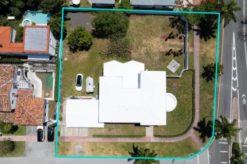 House in Miami Beach, Florida 4 bedrooms, 347.83 sq.m. № 1705578 - photo 2