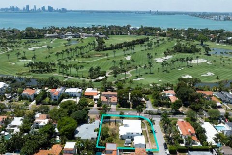 House in Miami Beach, Florida 4 bedrooms, 347.83 sq.m. № 1705578 - photo 3