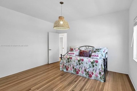 House in Miami Beach, Florida 4 bedrooms, 347.83 sq.m. № 1705578 - photo 28
