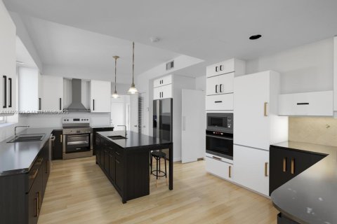 House in Miami Beach, Florida 4 bedrooms, 347.83 sq.m. № 1705578 - photo 20