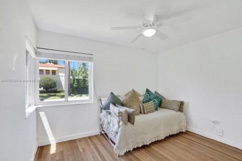 House in Miami Beach, Florida 4 bedrooms, 347.83 sq.m. № 1705578 - photo 21